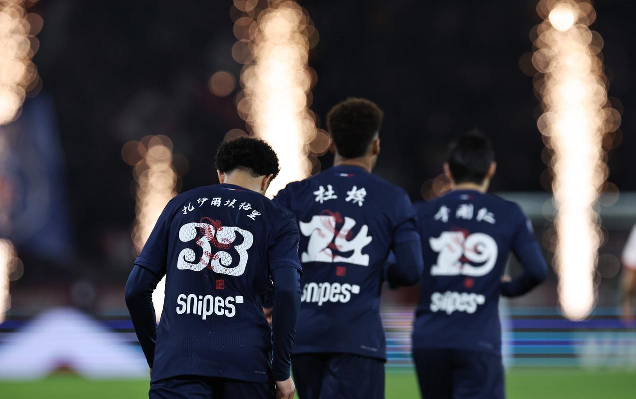 津媒：李嗣镕又帅又能打，首秀4分钟进球排名津门虎队史第一（津媒赞李嗣镕颜值实力兼具，首秀4分钟破门创津门虎队史首秀最快进球纪录）