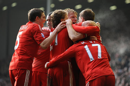 南通发布：苏超南通队载誉而归，3000多名球迷迎接城市英雄（南通发布：苏超南通队凯旋，三千余球迷迎接城市英雄）