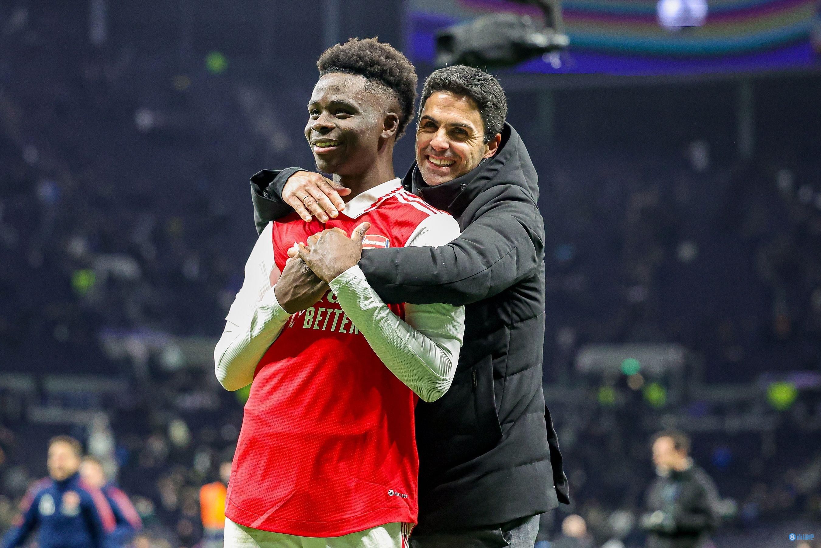 弗赖堡4-0大胜美因茨，奥斯特哈格、曼赞比建功（弗赖堡4比0完胜美因茨，奥斯特哈格、曼赞比相继破门）