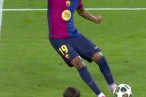 世体：后腰是最适合埃里克的位置，表现甚至超越了德容（世体：埃里克踢后腰最合适，表现已超越德容）