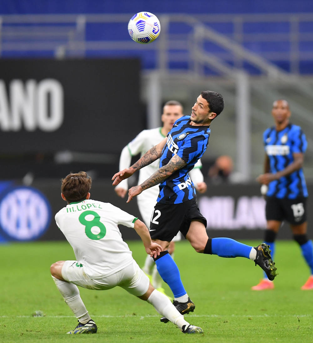 范佩西首次征召儿子进入费耶诺德比赛名单，但并未安排他出场（范佩西首次将儿子列入费耶诺德大名单，未获出场机会）