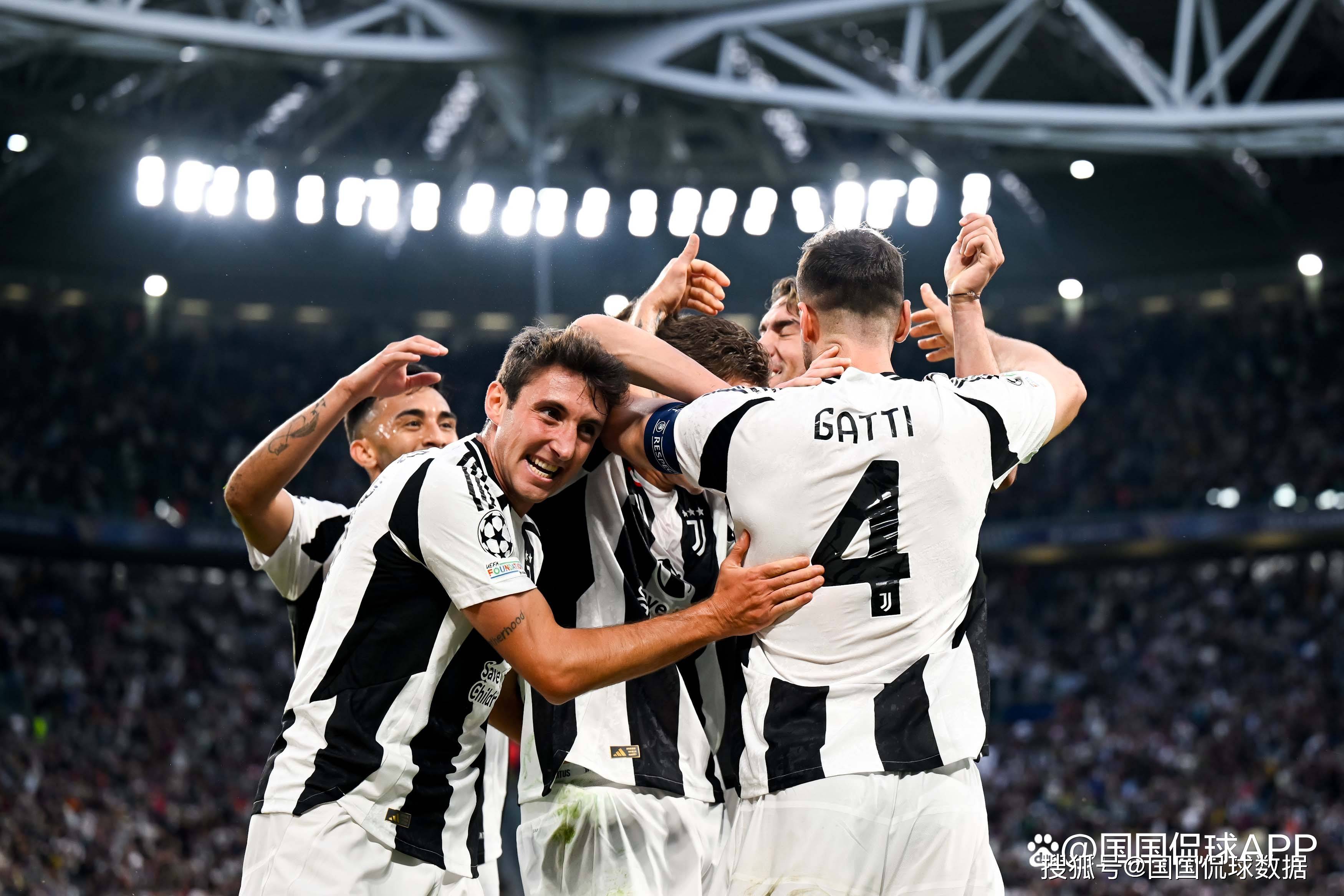 完成大四喜，姆巴佩当选欧冠官方本周最佳球员（姆巴佩独中四元，荣膺欧冠官方周最佳球员）