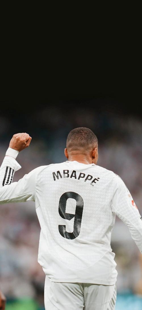 利物浦太子在皇马水土不服 阿诺德左腿股四头肌直肌拉伤 缺席2月（阿诺德在皇马难以适应：左腿股四头肌直肌拉伤，预计缺席两个月）