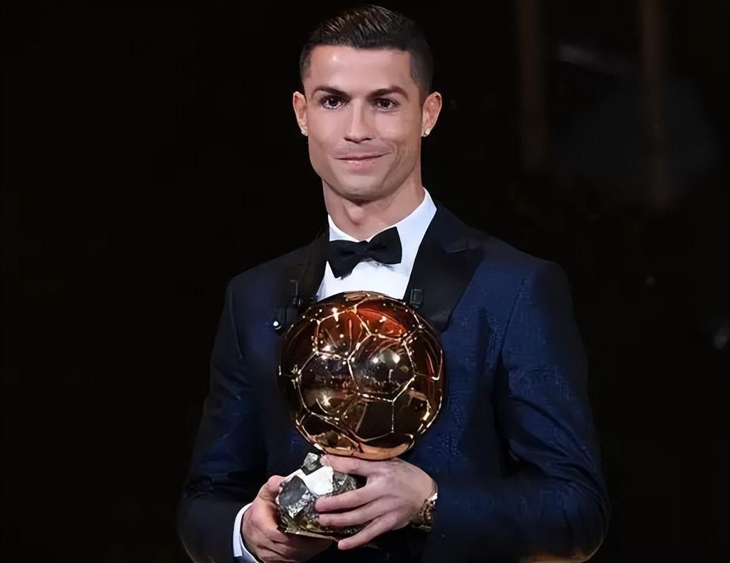 3C：退役三天前我和莱万说不想再为任何球队踢球，除非是巴萨（3C：退役前三天我告诉莱万，除了巴萨，我不会再为任何球队效力）