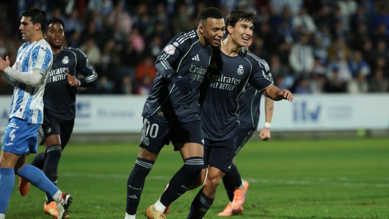 多特边锋个人秀燃炸全场（多特边锋神勇表演点燃全场）